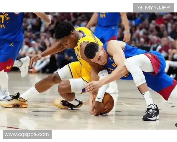 湖人对决篮网精彩回顾10月12日赛场上的激烈碰撞与精彩瞬间 湖人对决篮网精彩回顾10月12日赛场上的激烈碰撞与精彩瞬间